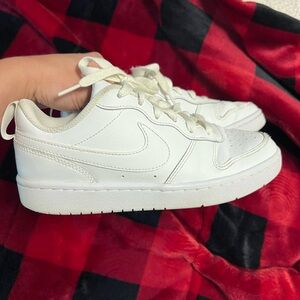 Nike Borough style shoes low top size 4 youth